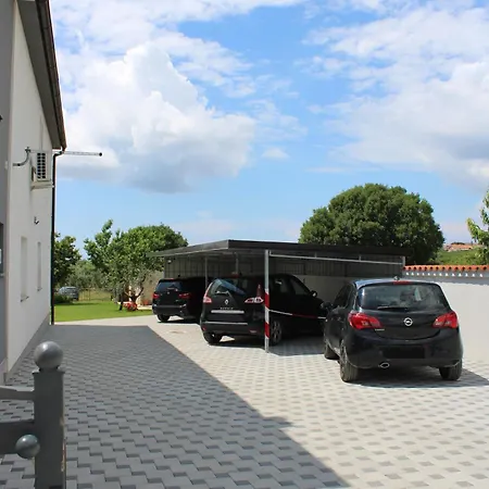 Nelle Apartman Póla