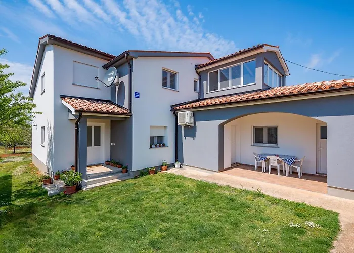 Nelle 아파트 풀라