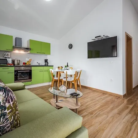 Nelle Apartment *