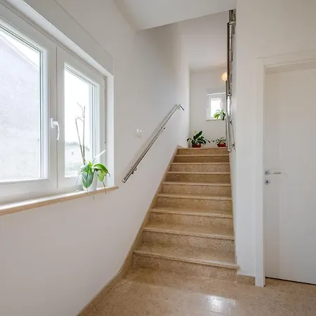 Apartment Nelle Pula
