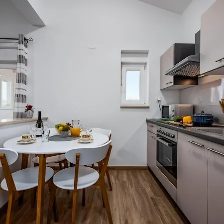 Apartment Nelle Pula