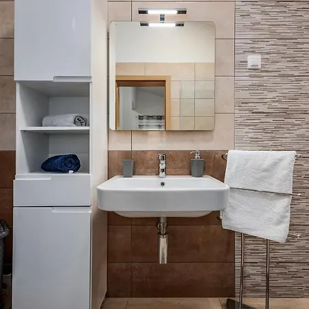 Nelle Apartment