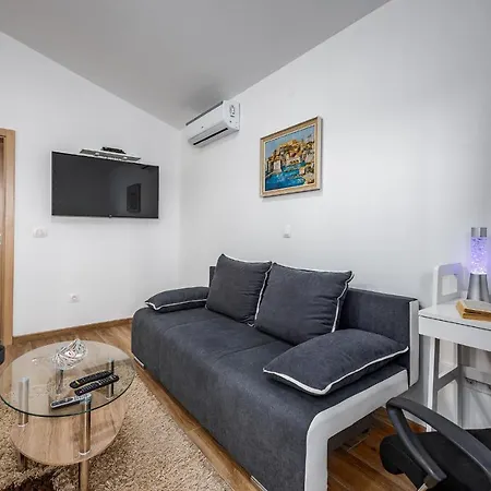 Apartment Nelle Pula