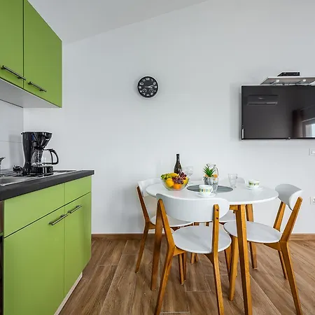 Nelle Apartment