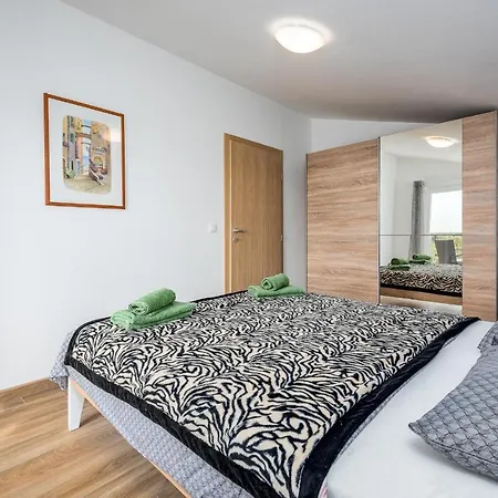 Nelle Apartment Pula