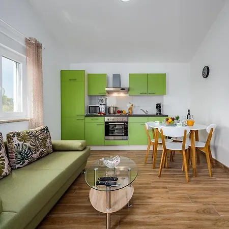 Nelle Apartment