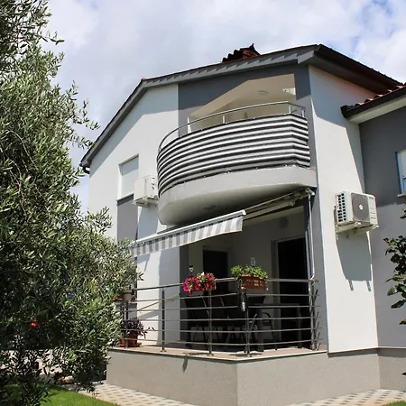 Apartment Nelle *